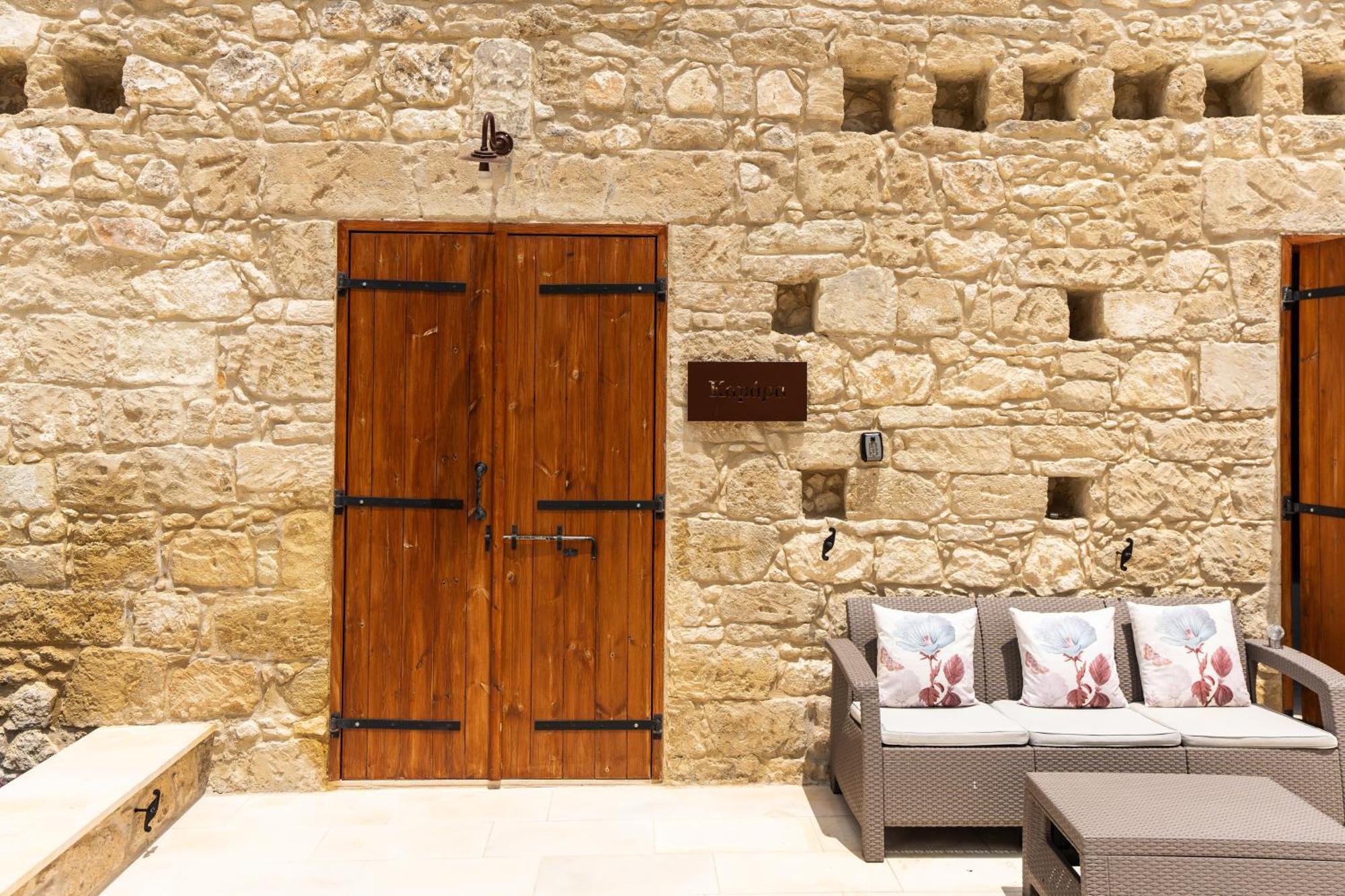 Harma Traditional Boutique Suites Paphos Bilik gambar