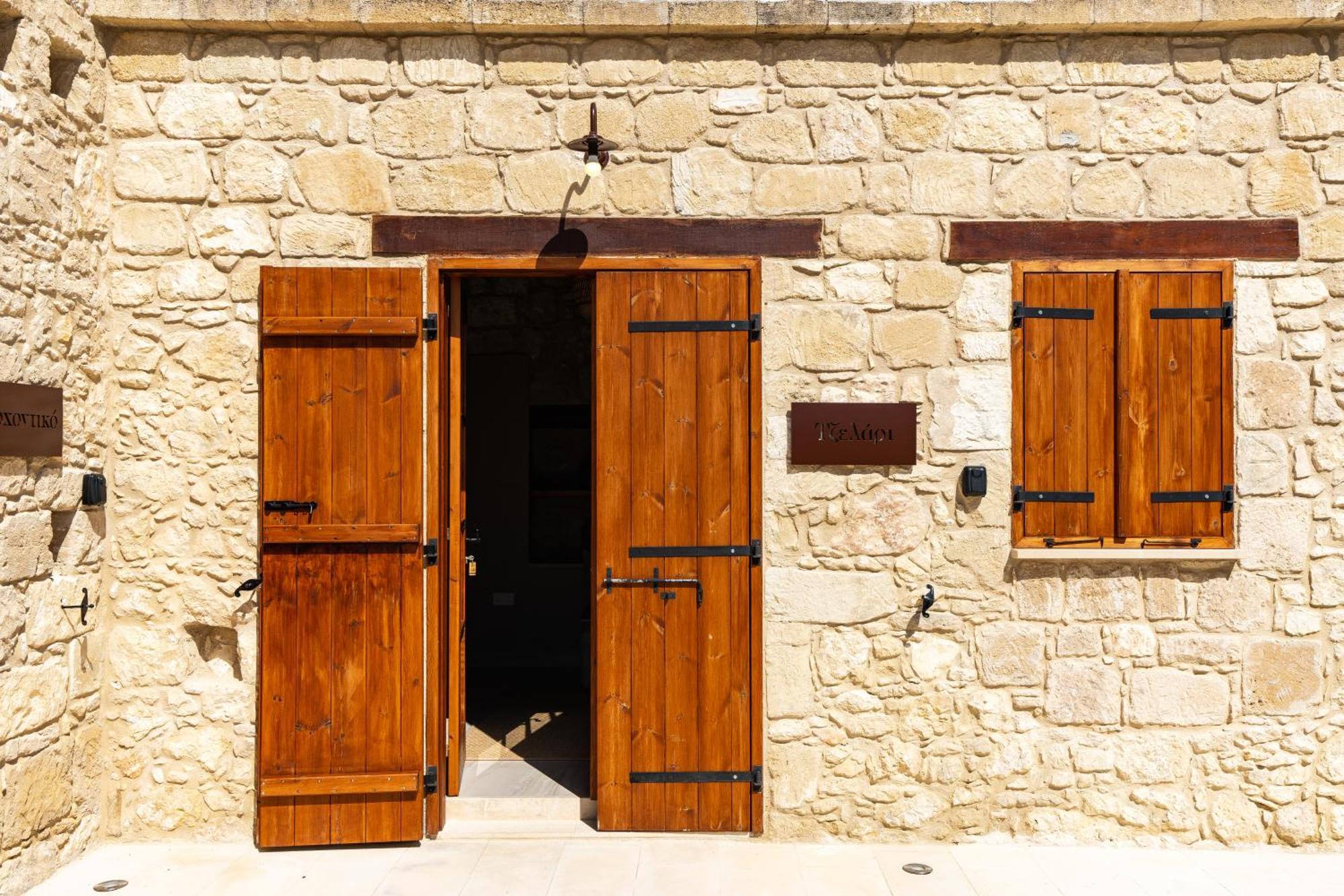 Harma Traditional Boutique Suites Paphos Bilik gambar