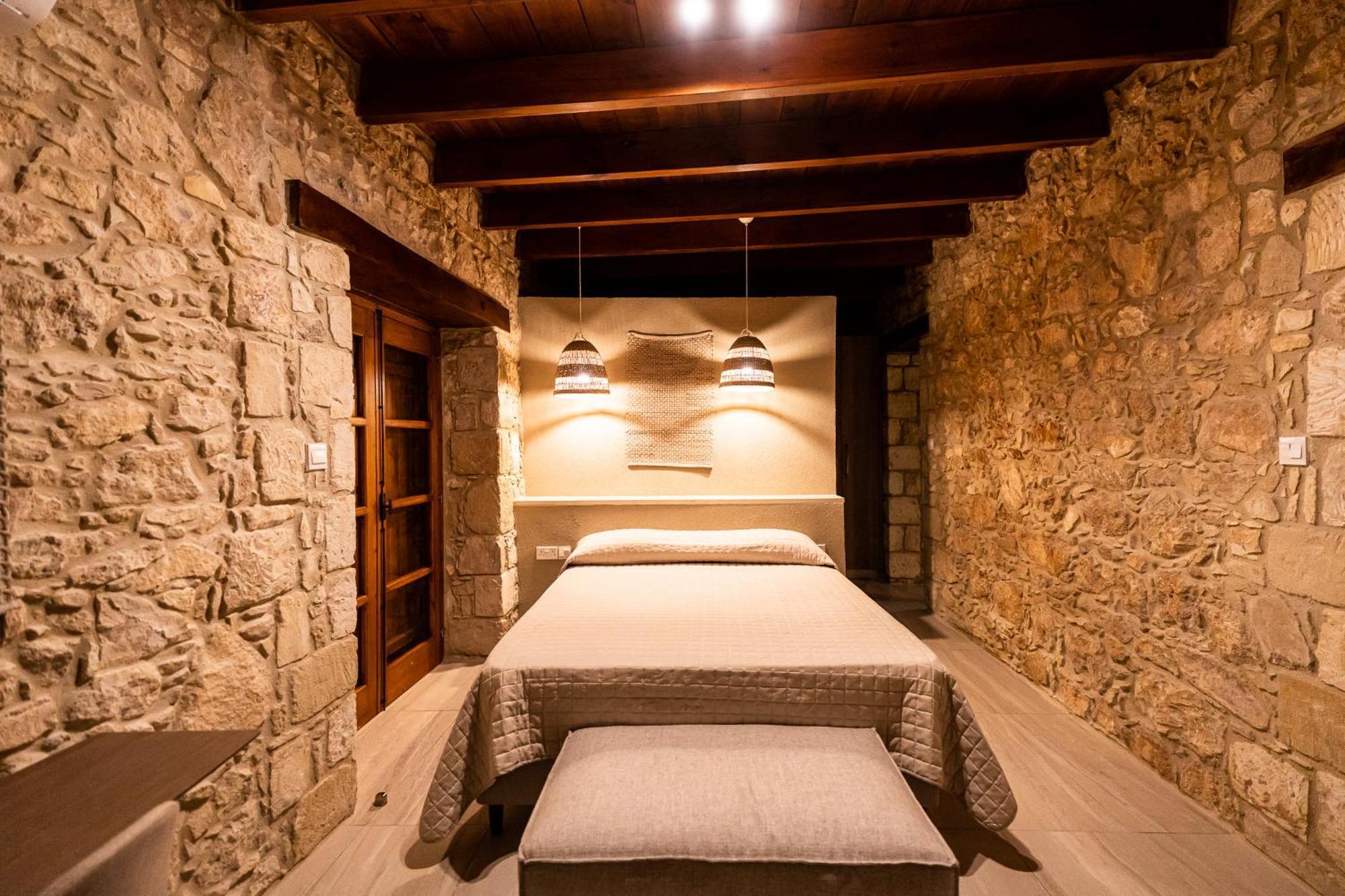 Harma Traditional Boutique Suites Paphos Bilik gambar