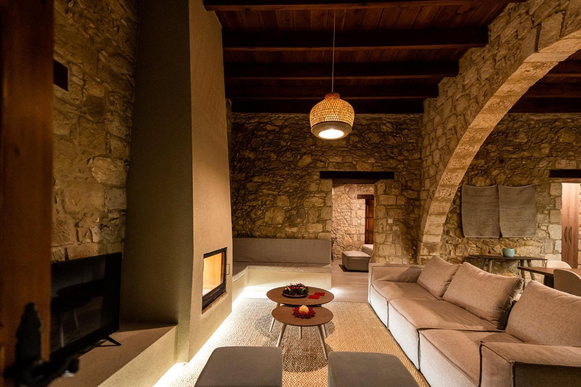 Harma Traditional Boutique Suites Paphos Bilik gambar