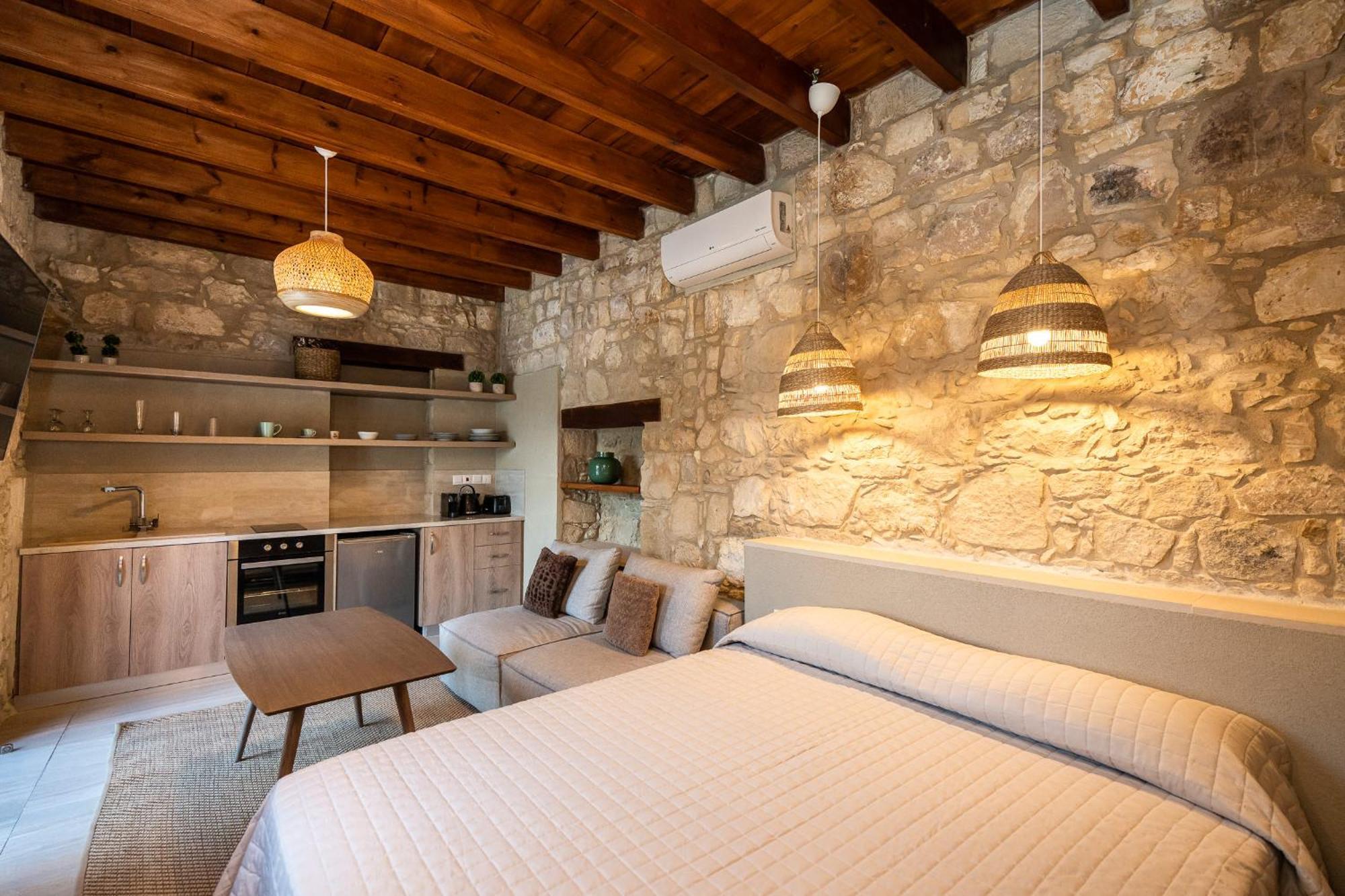 Harma Traditional Boutique Suites Paphos Bilik gambar