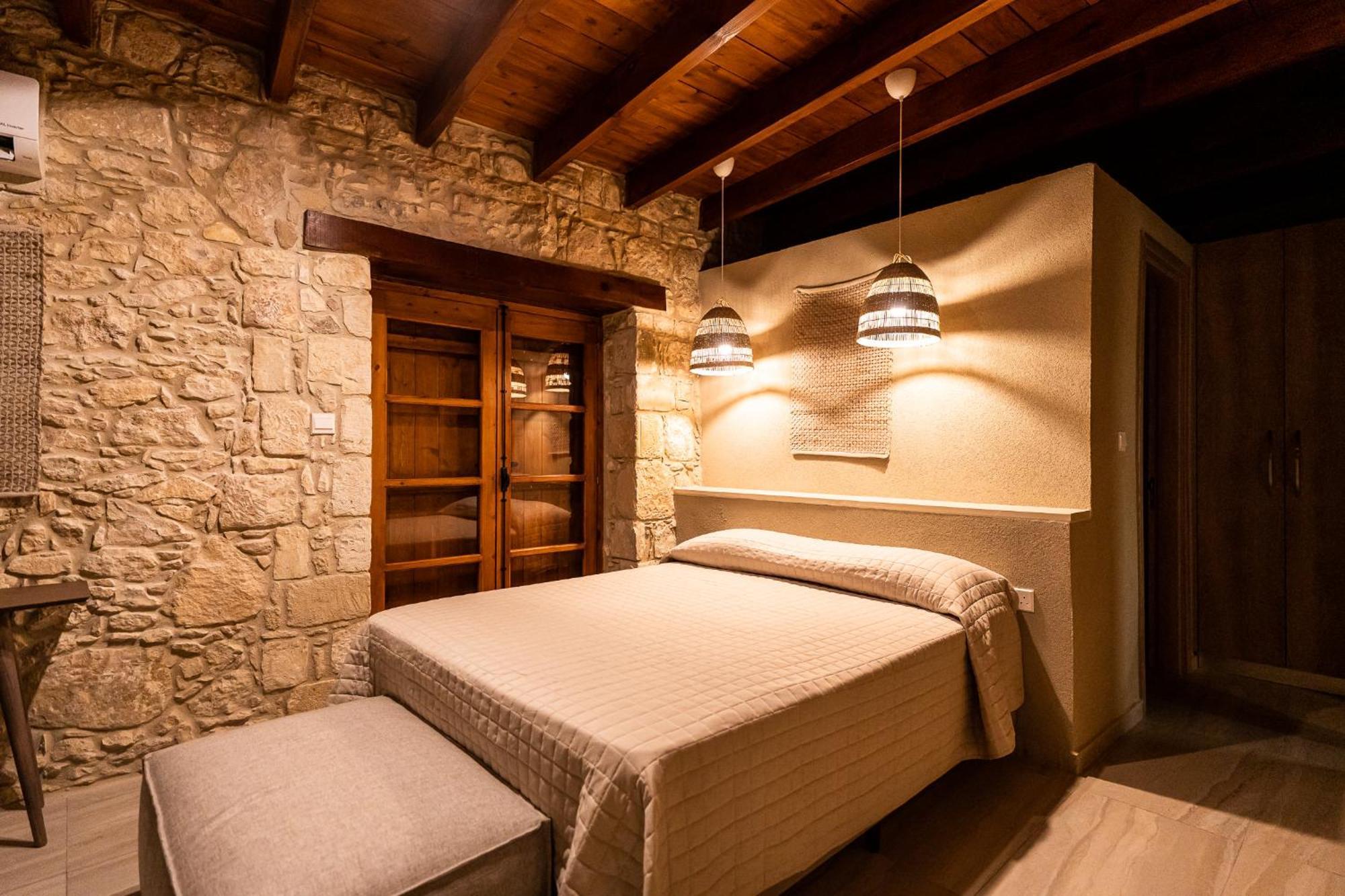 Harma Traditional Boutique Suites Paphos Bilik gambar