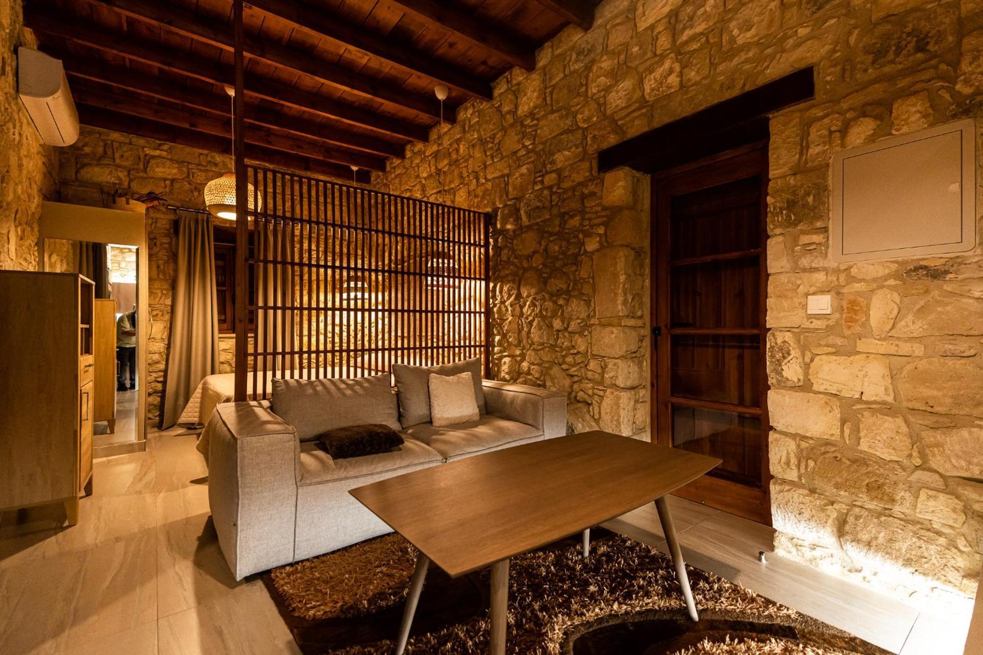 Harma Traditional Boutique Suites Paphos Bilik gambar