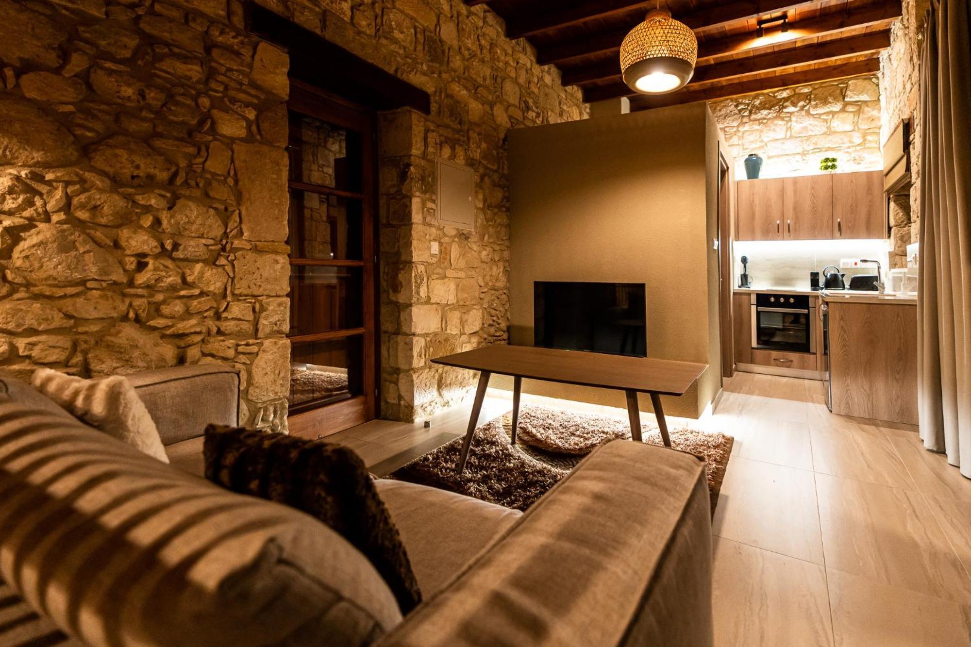 Harma Traditional Boutique Suites Paphos Bilik gambar