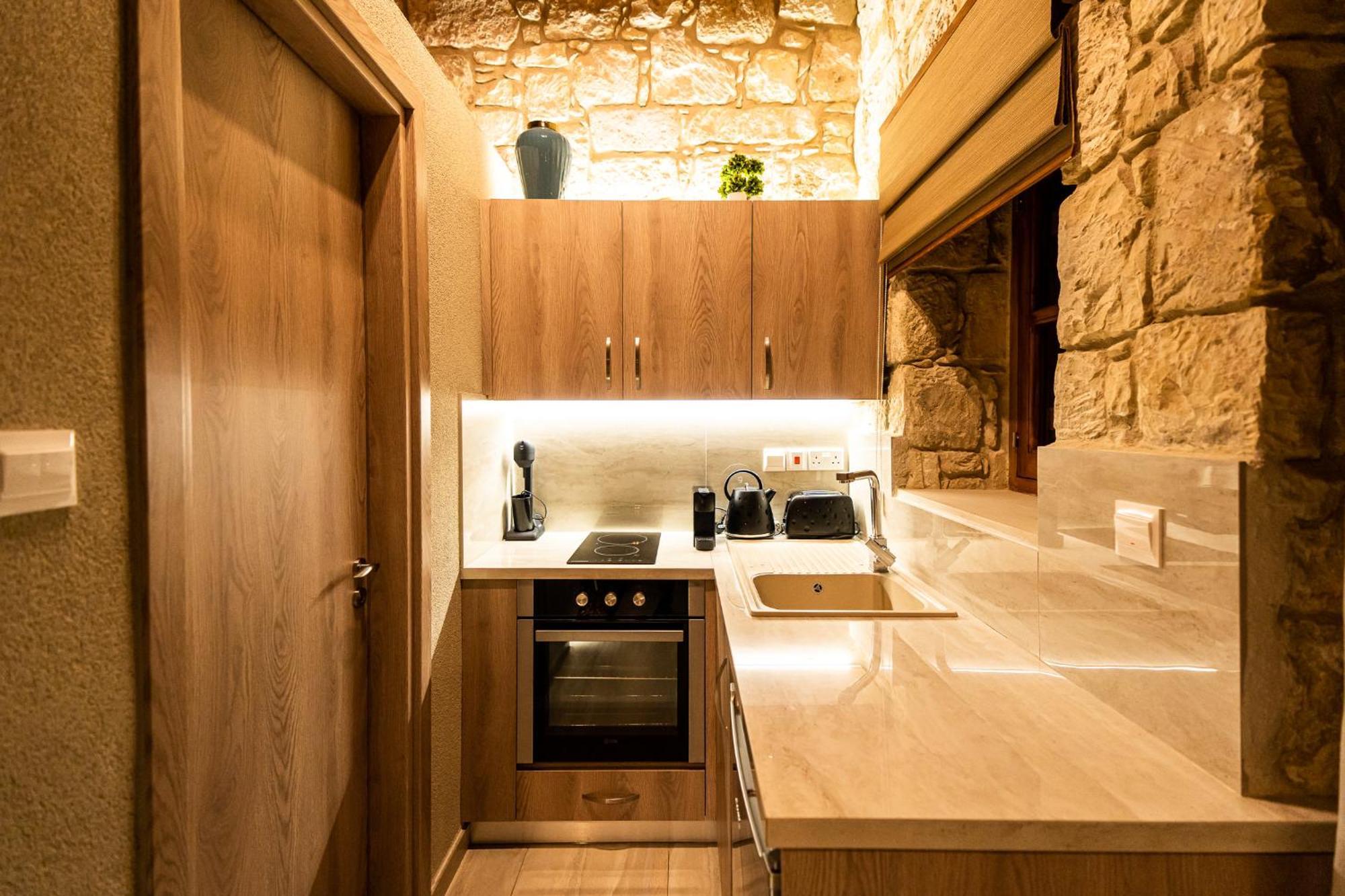 Harma Traditional Boutique Suites Paphos Bilik gambar