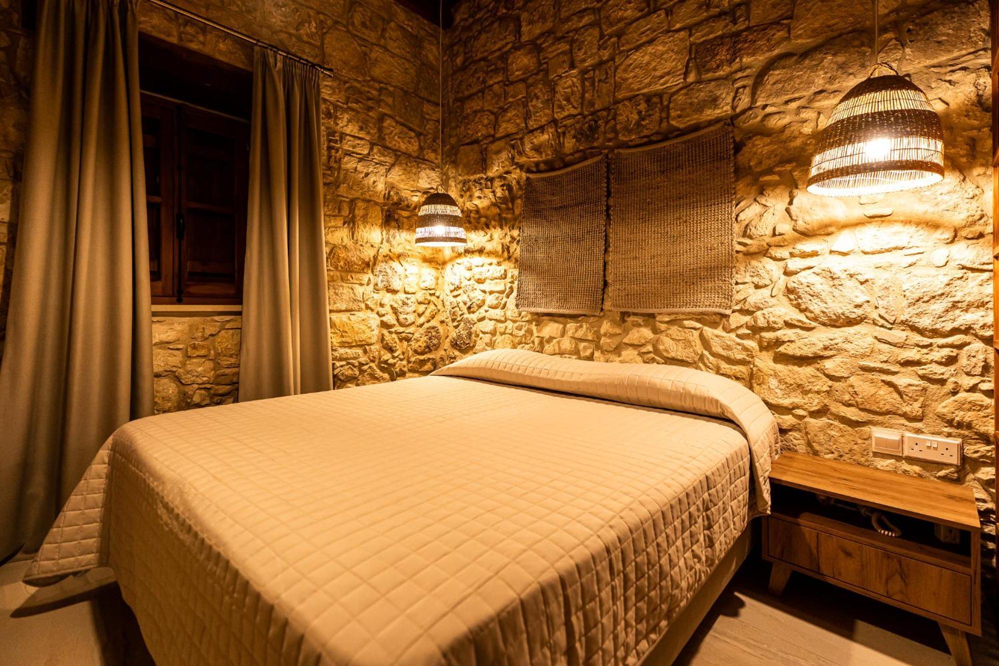 Harma Traditional Boutique Suites Paphos Bilik gambar